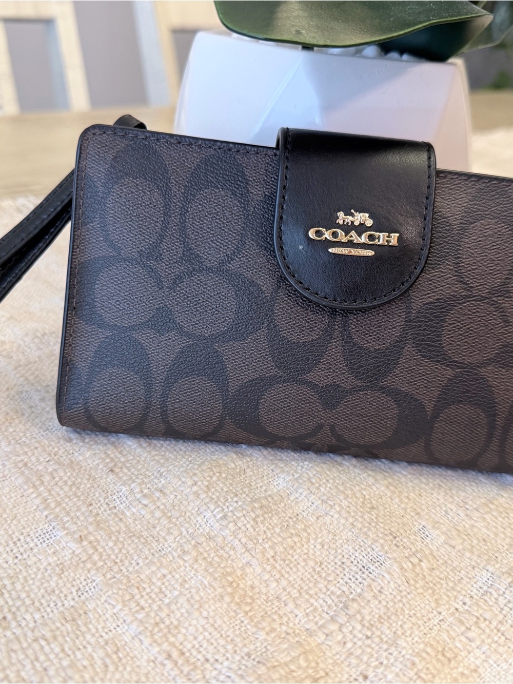 New Coach Tech Phone Wallet In Signature Canvas Brown/Black